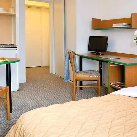 아다지오 액세스 파리 메종-알포트 3*