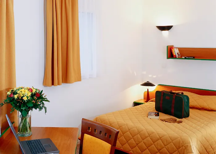 Adagio Access Paris Апарт-отель *