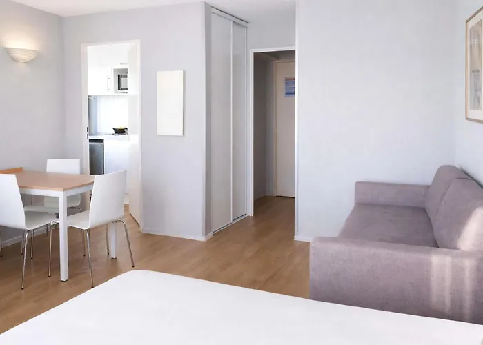 Adagio Access Paris Мезон-Альфор